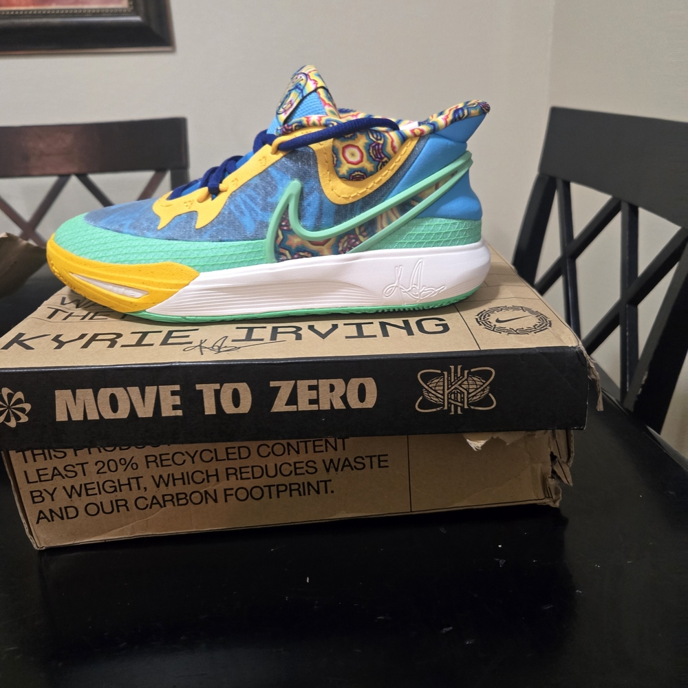 KYRIE 8 GO SE | BOYS 7Y | NIKE SNEAKERS